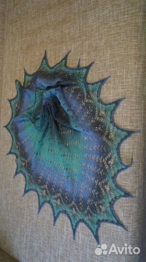 Шаль - бактус ручной работы