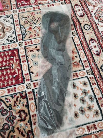 Волосы на заколках черные