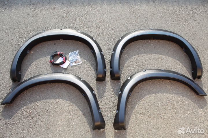 Фендера Tundra 2007 - 2013, шершавые