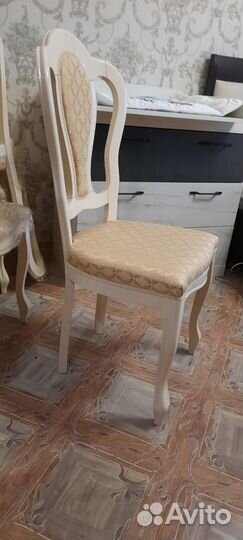 Стулья для кухни новые