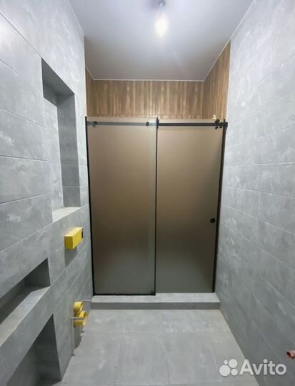 Стеклянная душевая кабина