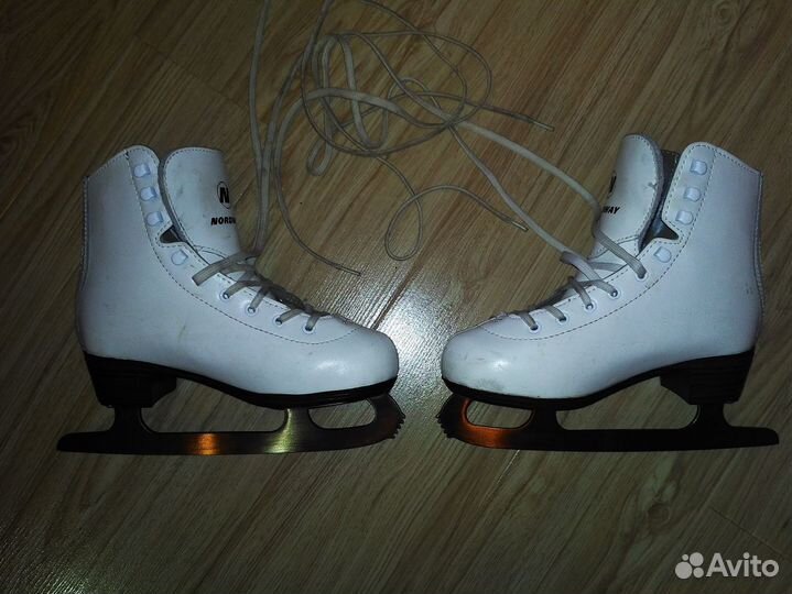 Коньки 33