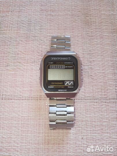 Наручные часы кварцевые СССР электроника 5
