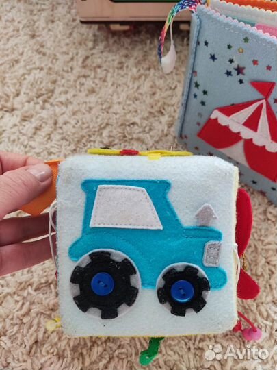 Мягкий бизиборд, кубик и книжка