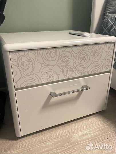 Тумба прикроватная