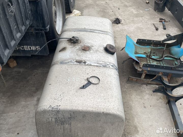 Топливный бак 550 литров mercedes Actros