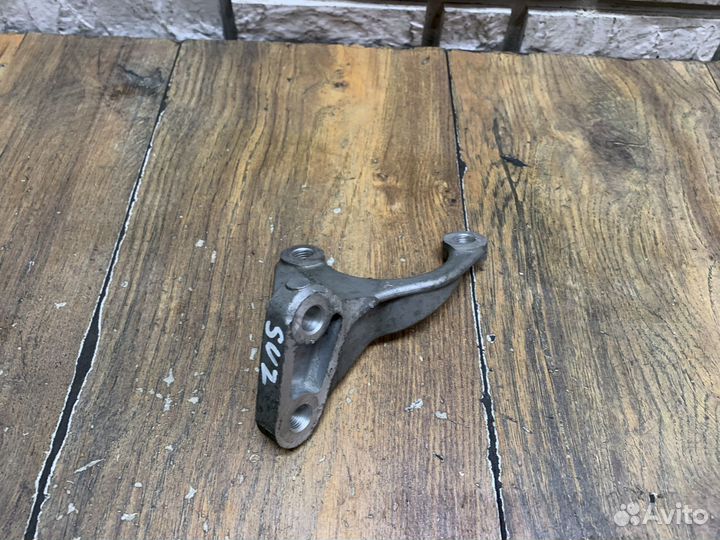 Suzuki Vitara Кронштейн кпп мkпп