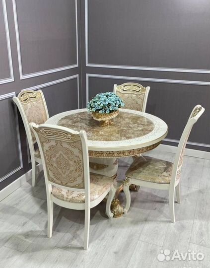 Обеденный стол и стулья