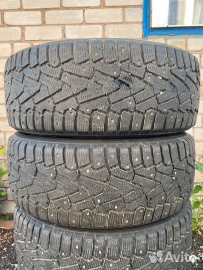 Pirelli Ice Zero 215/50 R17