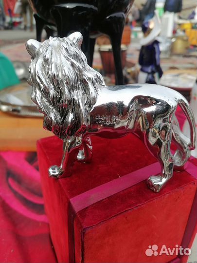 Статуэтка лев