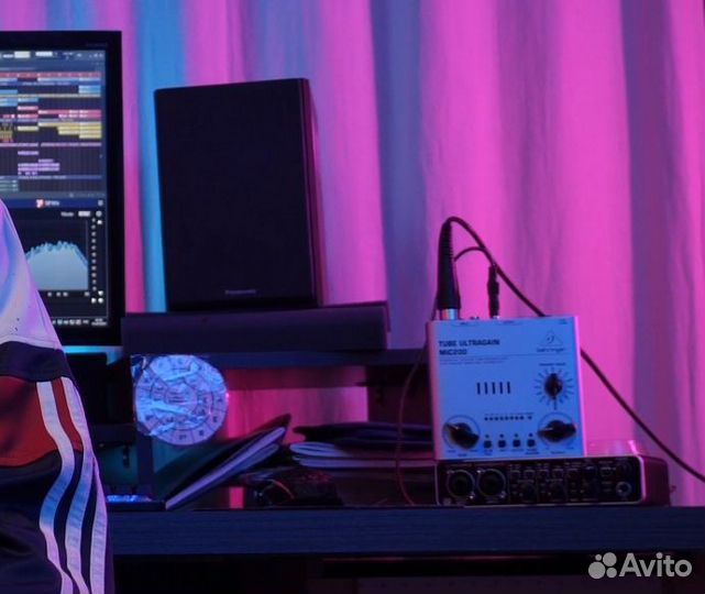 Внешняя звуковая карта behringer UMC204HD