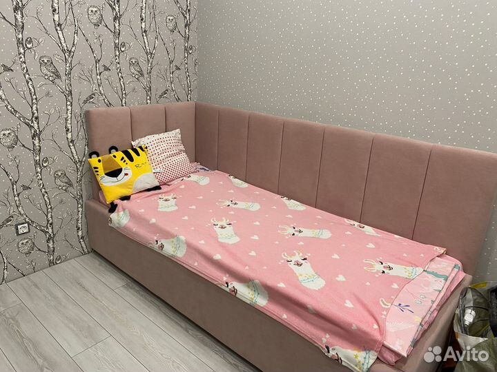 Кровать с бортиком