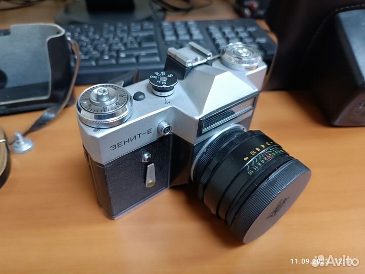 Зеркальный фотоаппарат зенит Е.Объектив Гелиос44-2