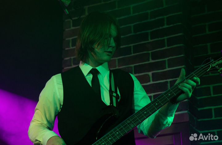 Преподавать по электрогитаре и бас гитаре