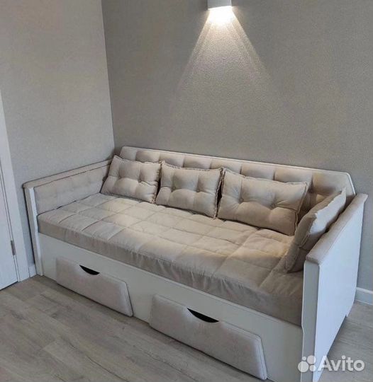 Детская кровать диван с каретной стяжкой