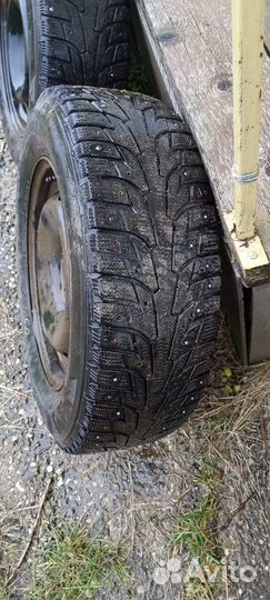 Hankook Winter I'Pike RS2 W429 215/65 R16 98T