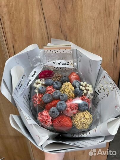 Клубника в шоколаде на 8 марта