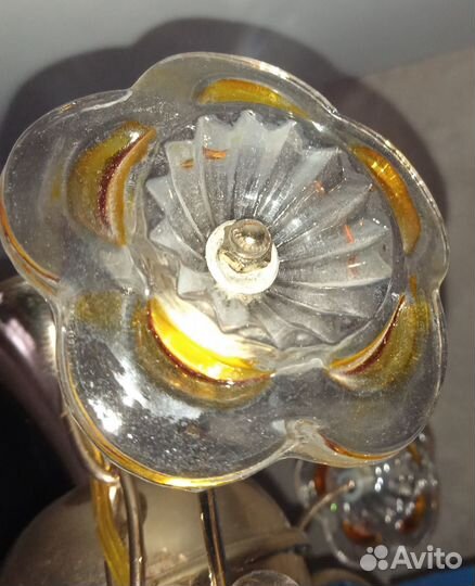 Продам люстру