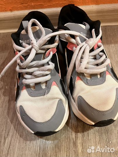 Кроссовки женские