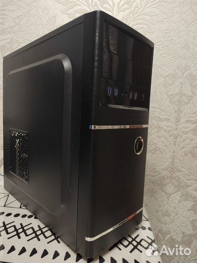 Компьютер (и родители, и ребёнок доволен)