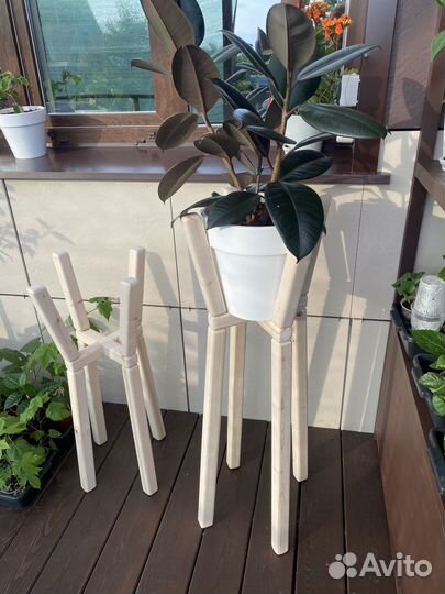 Напольная подставка для цветов