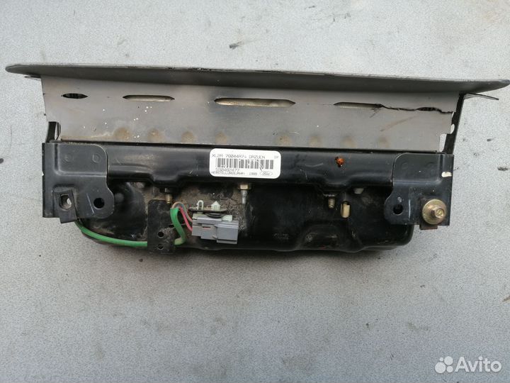 Подушка в торпедо для Ford Explorer (U2) 1995-2001