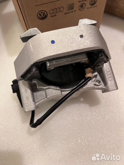 Опора двигателя левая правая 4G0199381NT