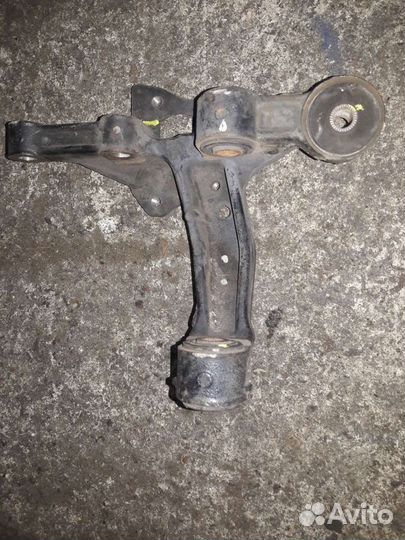 Кулак задний левый тойота камри 40,50,55