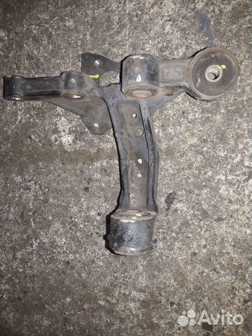 Кулак задний левый тойота камри 40,50,55