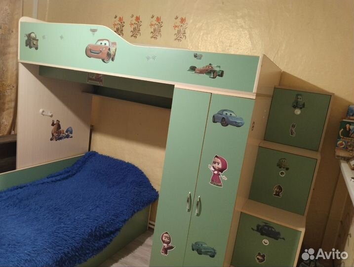 Двухъярусная кровать