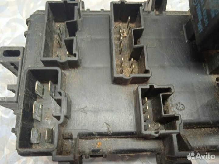 Блок реле Mitsubishi Galant 7 1996