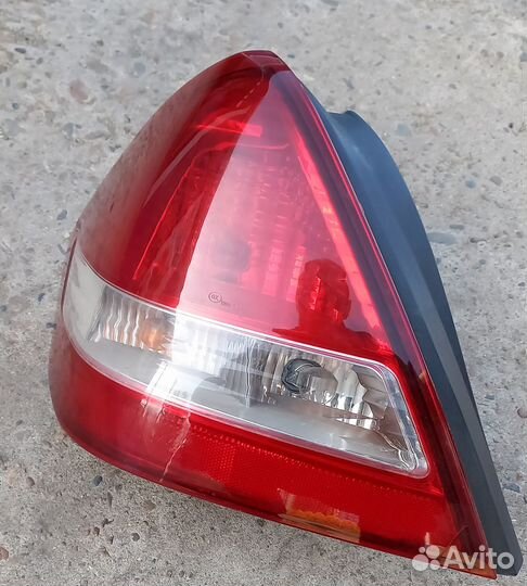 Стоп-сигнал левый Nissan Tiida Latio SC11