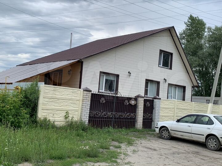 Коттедж 176 м² на участке 10 сот.