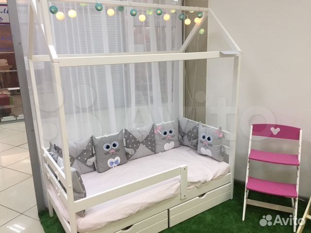 Детская кровать домик из массива