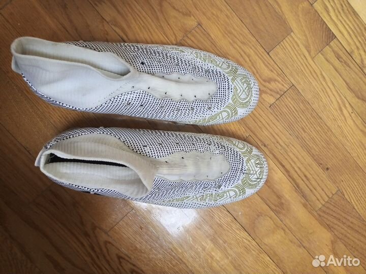 Футбольные бутсы nike