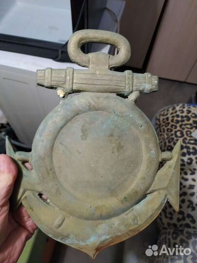 Продам бронзовую эмблему