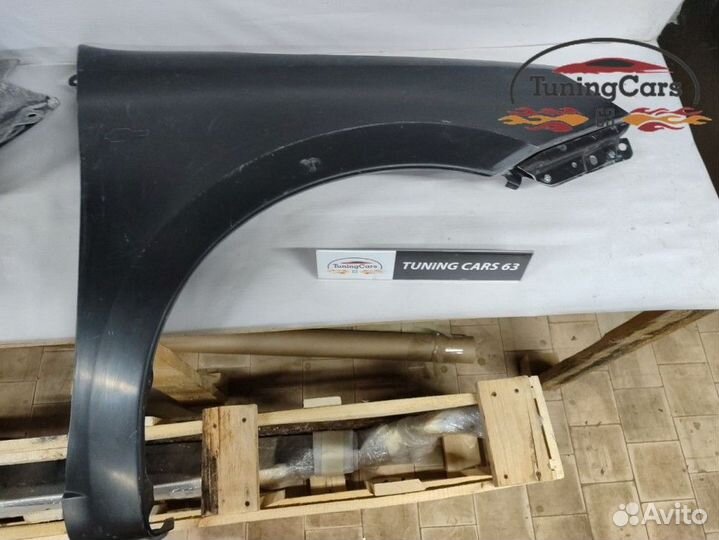 Пластиковые крылья на Лада Гранта FL (под окрас)
