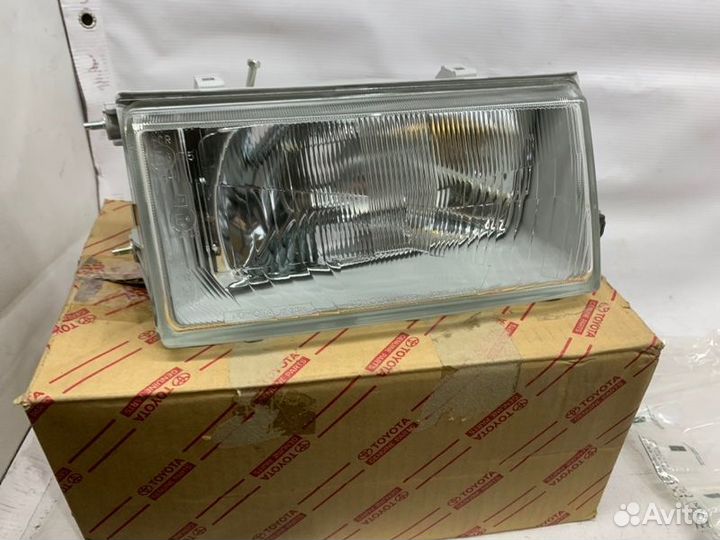 Фара передняя правая Toyota Ae80