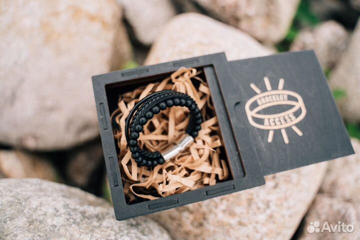 Кожаный браслет с камнем