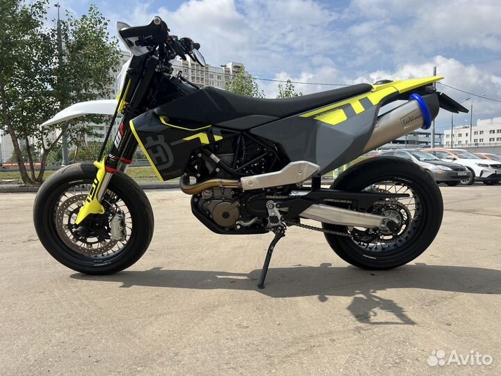 Husqvarna 701 supermoto