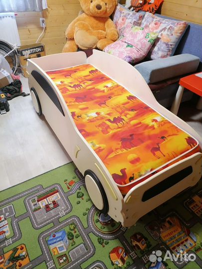 Детская кровать машинка с матрасом бу
