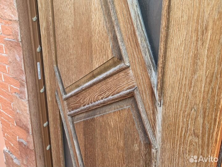 Дверь уличная со стеклянными вставками