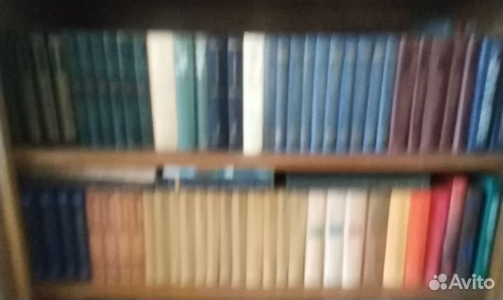 Продам личную библиотеку вместе со шкафом