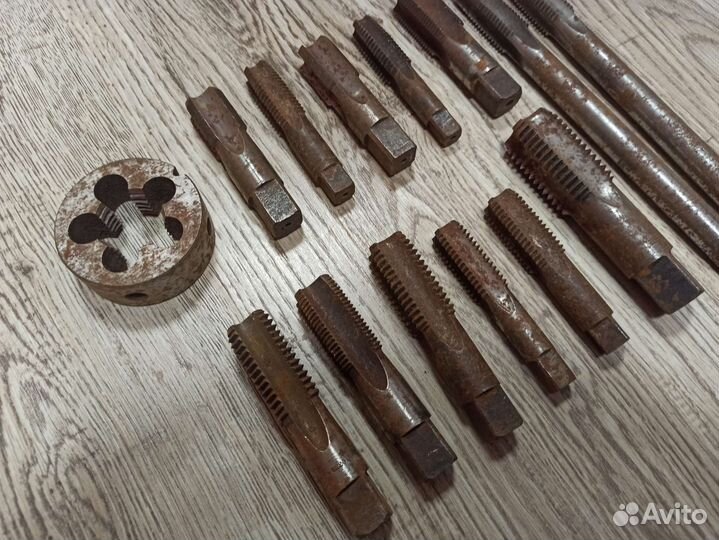 Метчики и плашка СССР 13 штук