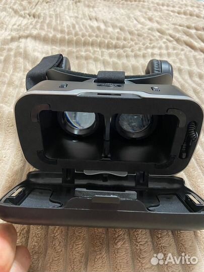 Виртуальные очки с джойстиками