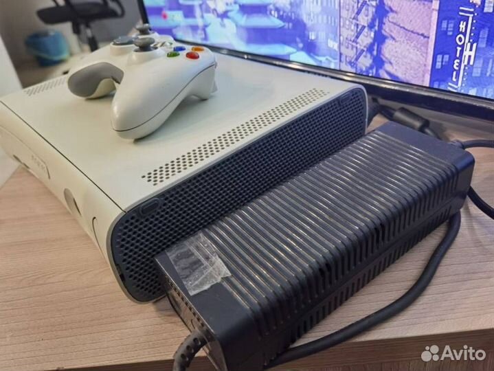 Игровая Приставка Xbox 360 Arcade 4Гб + Геймпад