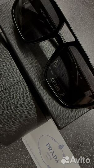 Солнцезащитные очки prada