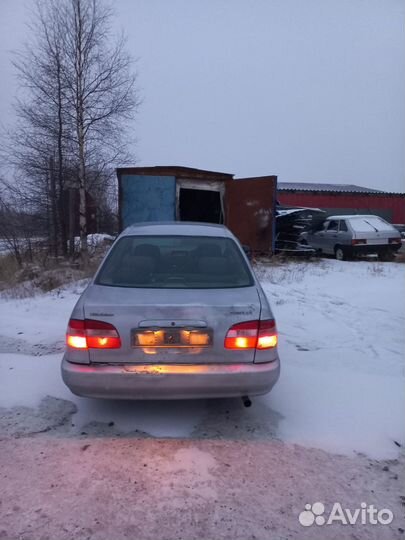 Toyota Corolla 1.5 AT, 1998, 209 000 км