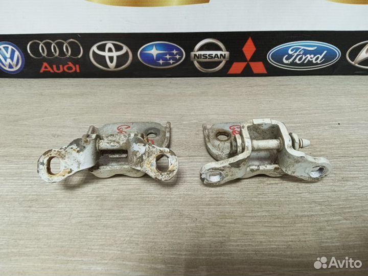 Петли двери передние левые Isuzu Gemini MJ4 D15B