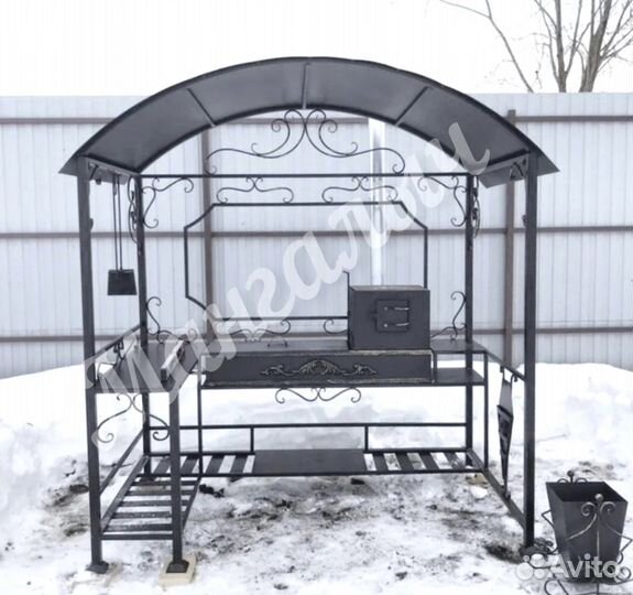 Мангал с крышей